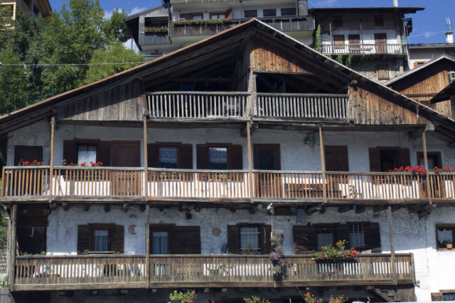 2011-08-16_13-17-57 cadore.jpg - Typisches Haus in Pieve die Cadore